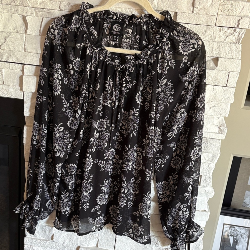 Bobeau Monochrome Floral Ruffle Blouse